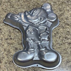 Vintage 1995 Wilton Disney Mickey Mouse Cake Mold Pan..EUC